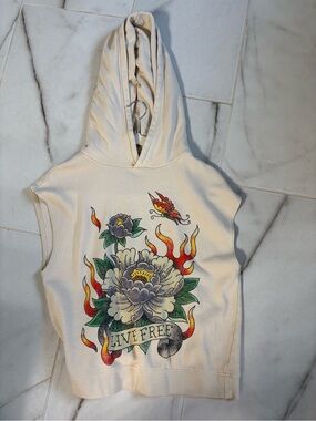 Women’s Sleeveless Hoodie with Floral 'Live Free' Graphic - Cream